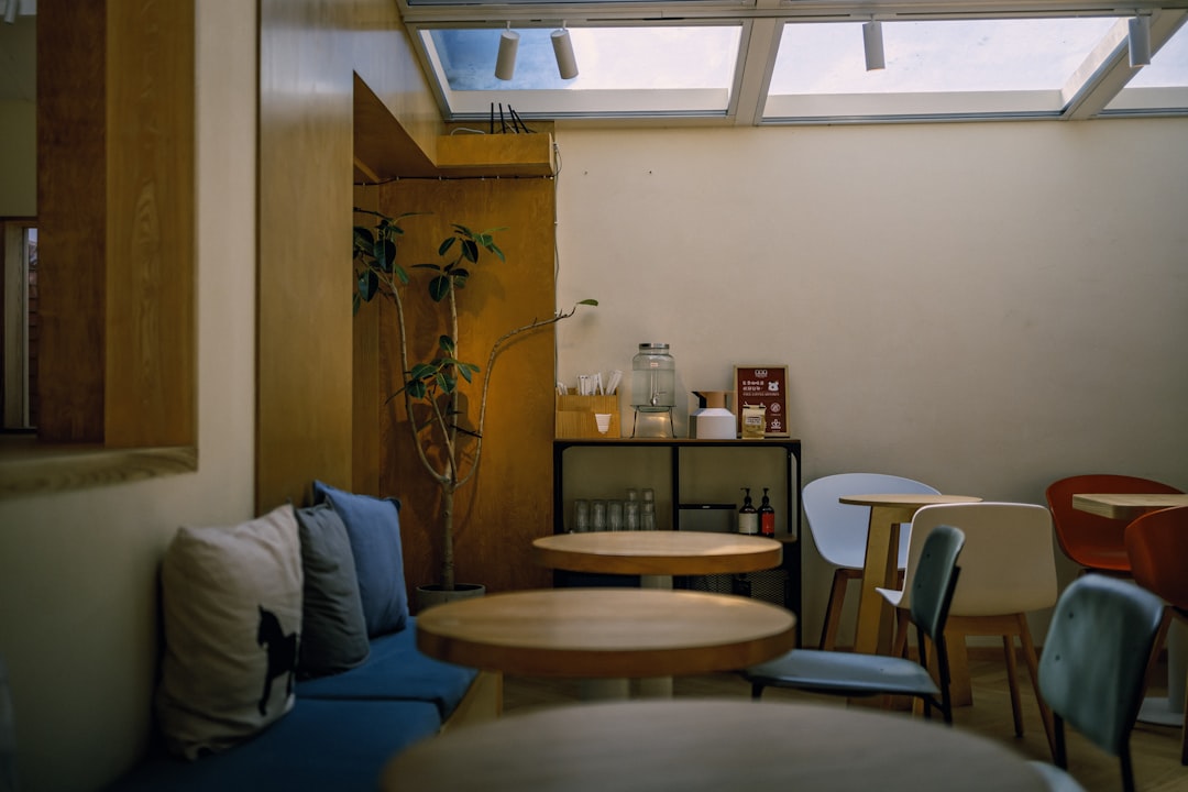 Persianas integradas: funcionalidad y ahorro energético en ventanas de PVC modernas